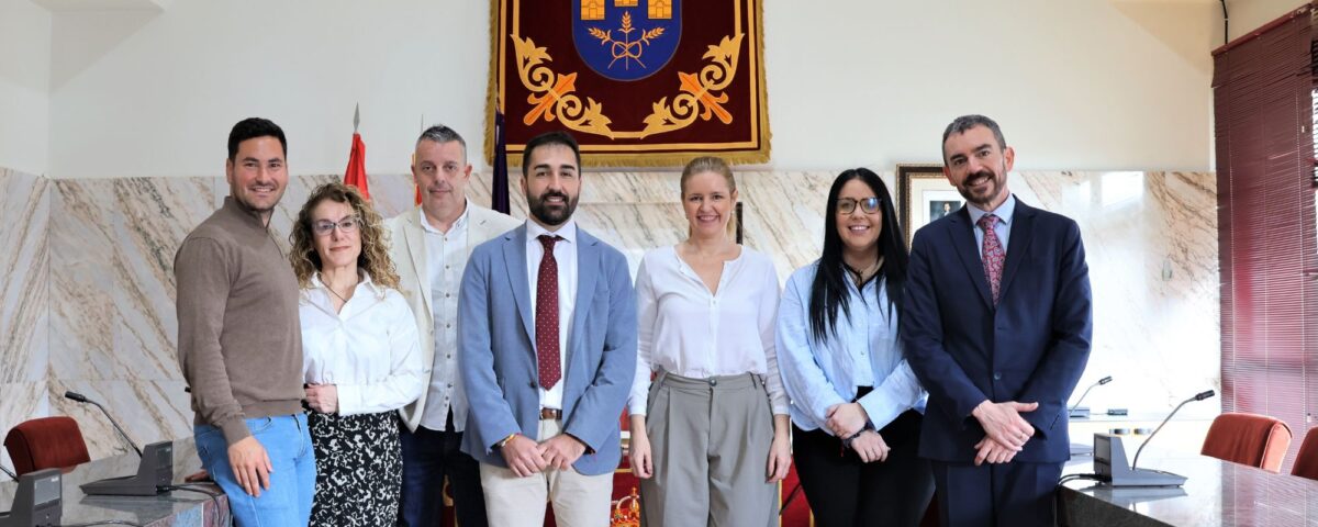 El alcalde recibe a la Consejera de Servicios Sociales de la Comunidad de Madrid